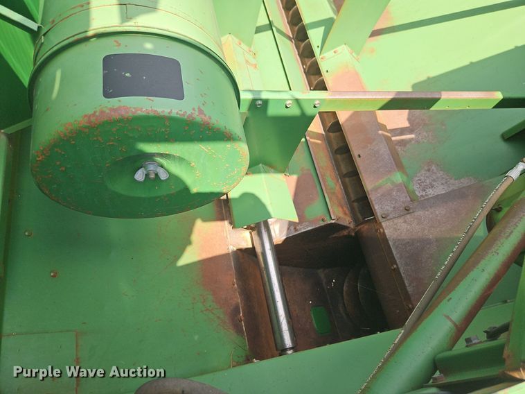 image for item DR8696 1983 John Deere  6620 RWA combine