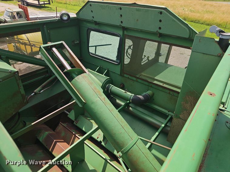 image for item DR8696 1983 John Deere  6620 RWA combine