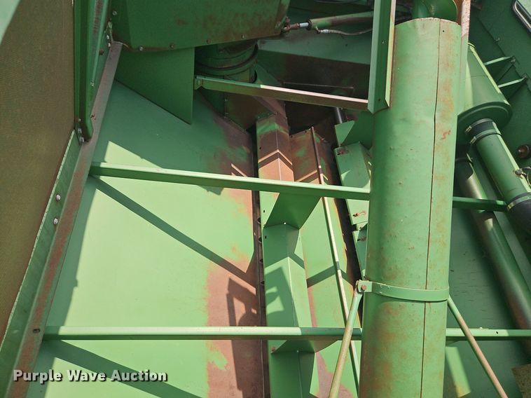 image for item DR8696 1983 John Deere  6620 RWA combine