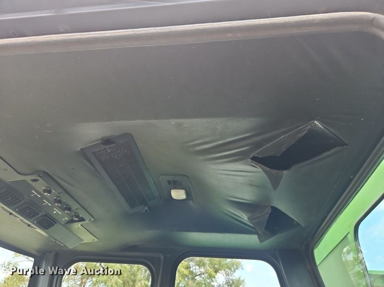 image for item DR8696 1983 John Deere  6620 RWA combine