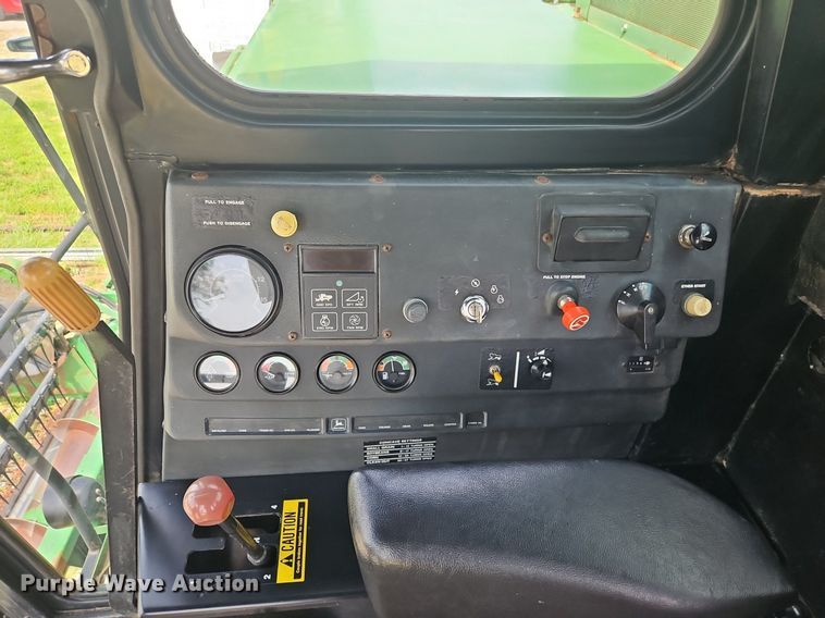 image for item DR8696 1983 John Deere  6620 RWA combine