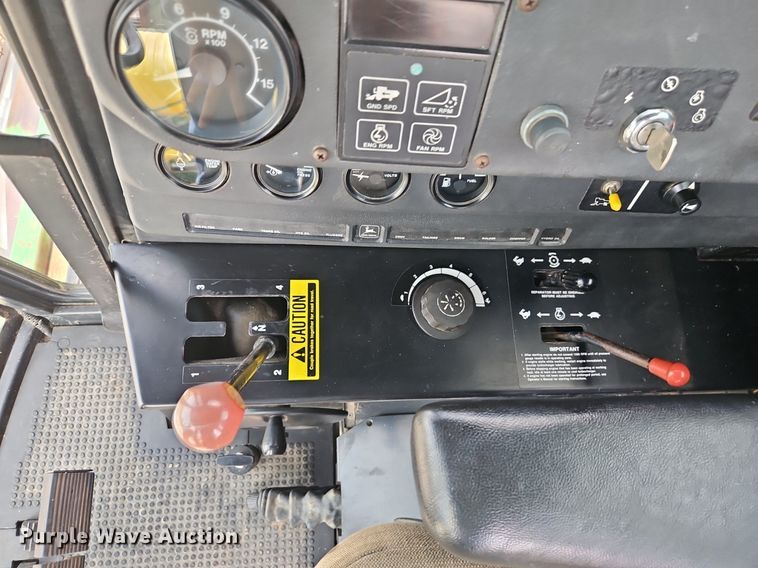 image for item DR8696 1983 John Deere  6620 RWA combine