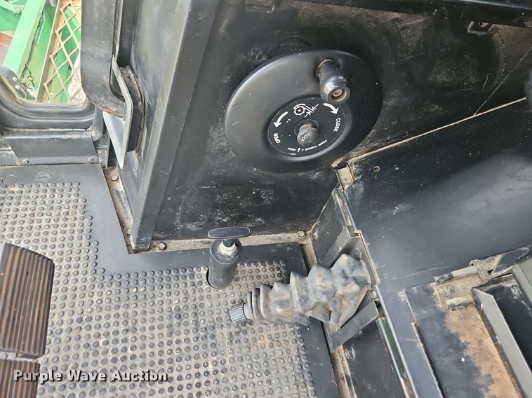 image for item DR8696 1983 John Deere  6620 RWA combine