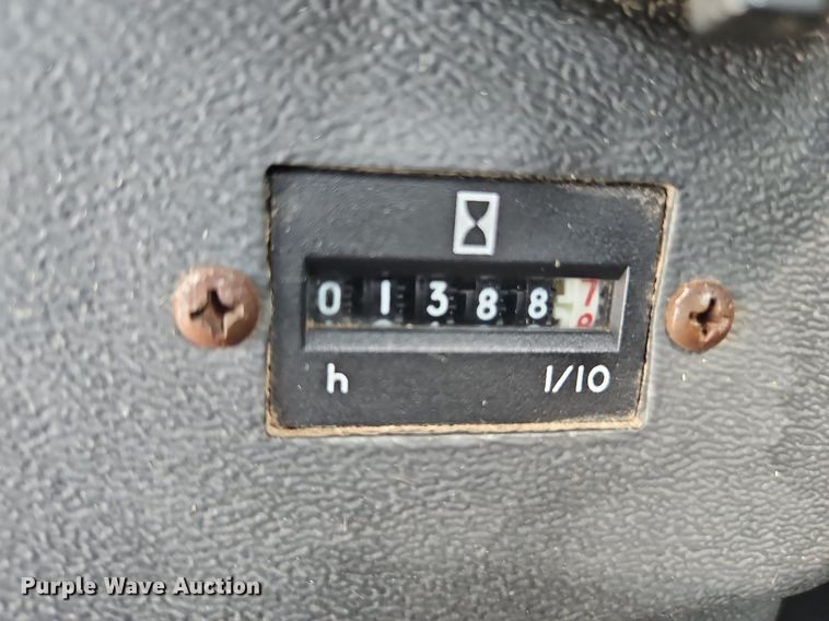 image for item DR8696 1983 John Deere  6620 RWA combine