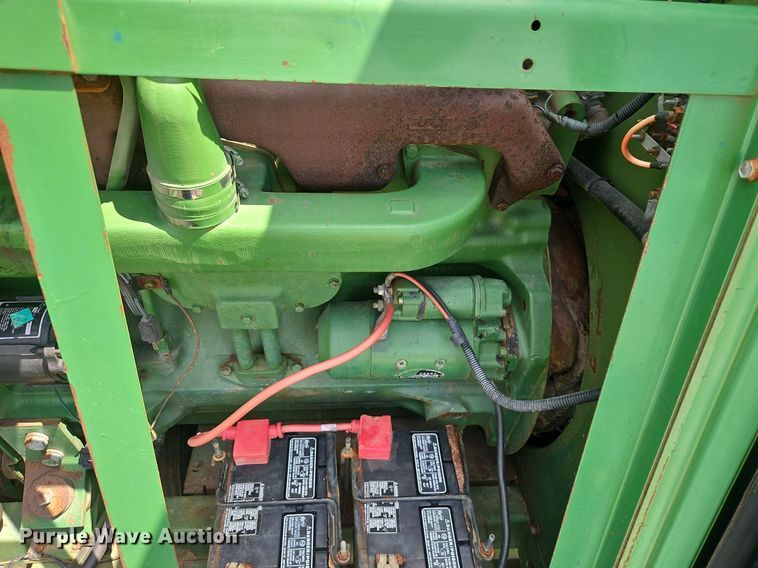 image for item DR8696 1983 John Deere  6620 RWA combine
