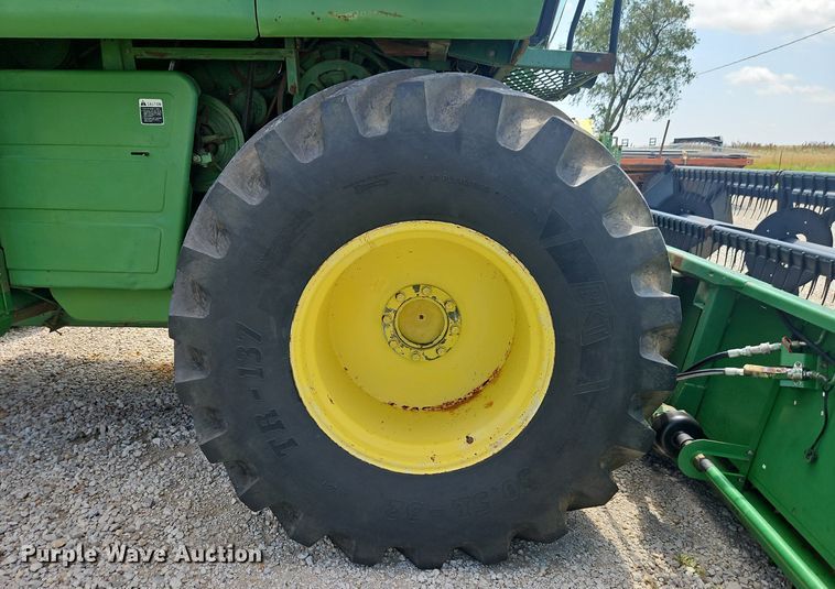 image for item DR8696 1983 John Deere  6620 RWA combine