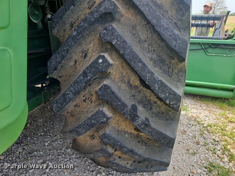 image for item DR8696 1983 John Deere  6620 RWA combine