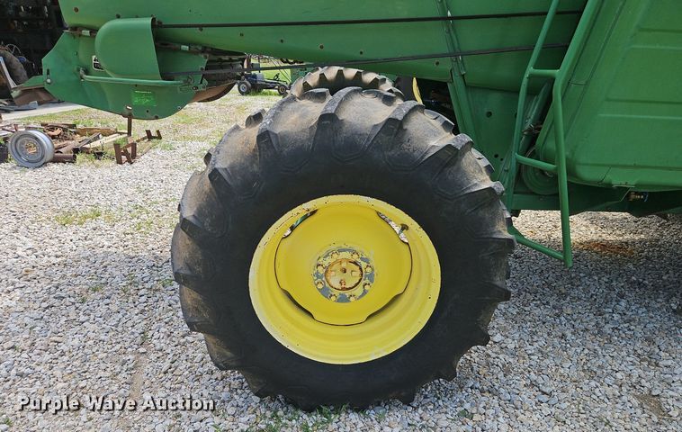 image for item DR8696 1983 John Deere  6620 RWA combine