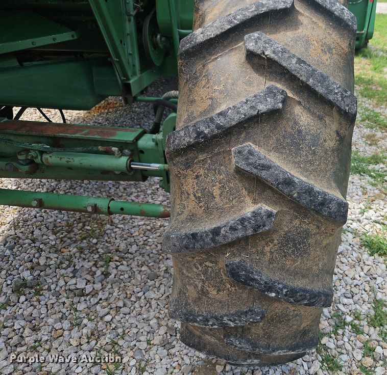 image for item DR8696 1983 John Deere  6620 RWA combine