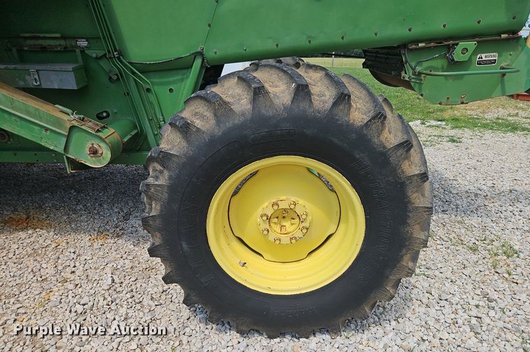 image for item DR8696 1983 John Deere  6620 RWA combine