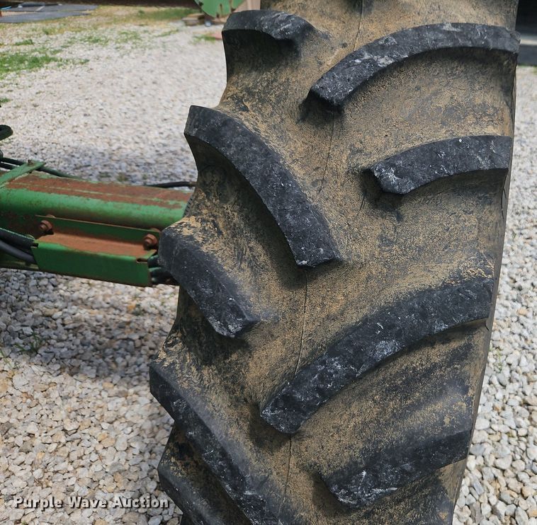 image for item DR8696 1983 John Deere  6620 RWA combine