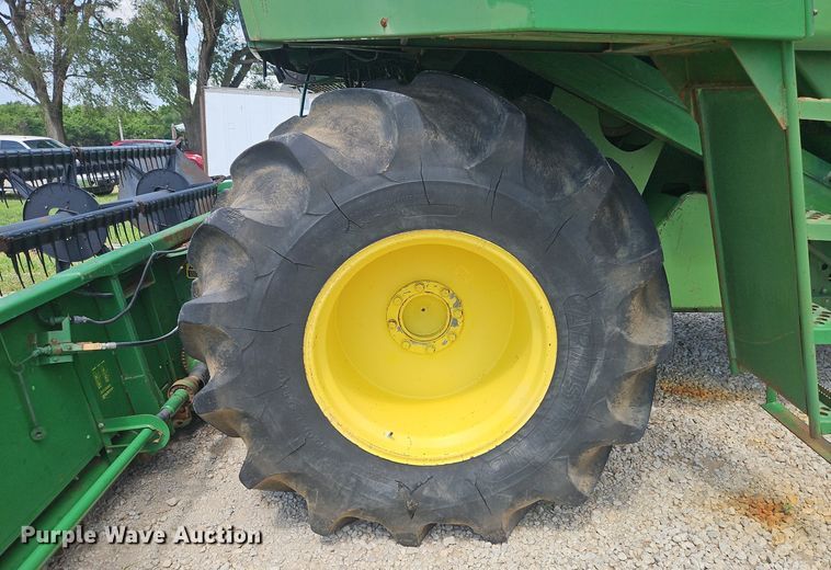 image for item DR8696 1983 John Deere  6620 RWA combine