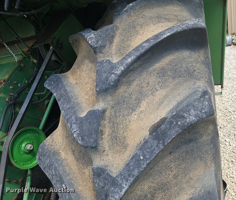 image for item DR8696 1983 John Deere  6620 RWA combine