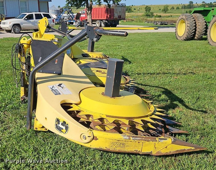 image for item DR8707 2012 John Deere  778 rotary forage head