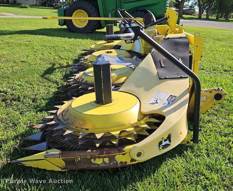 image for item DR8707 2012 John Deere  778 rotary forage head