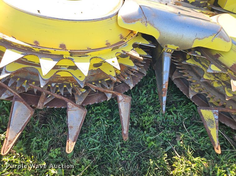 image for item DR8707 2012 John Deere  778 rotary forage head