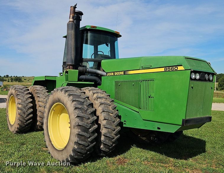 image for item DR8709 1991 John Deere 8560 4WD tractor