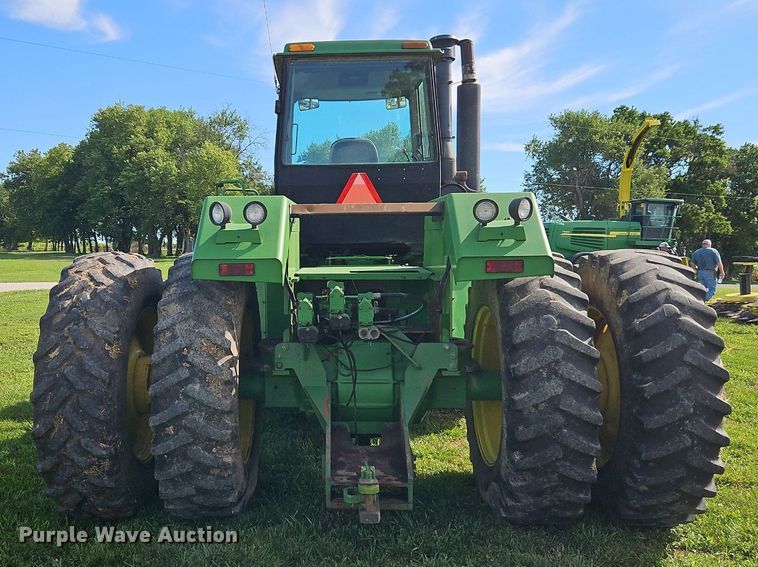 image for item DR8709 1991 John Deere 8560 4WD tractor