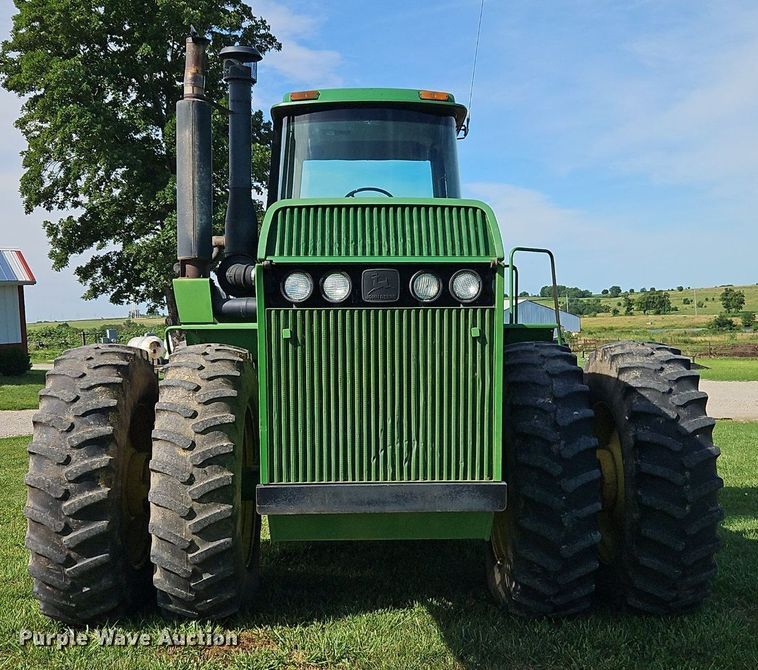 image for item DR8709 1991 John Deere 8560 4WD tractor