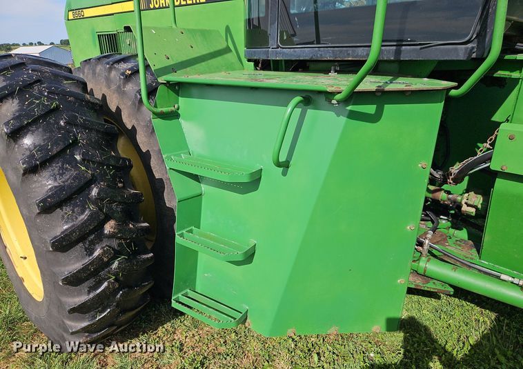 image for item DR8709 1991 John Deere 8560 4WD tractor