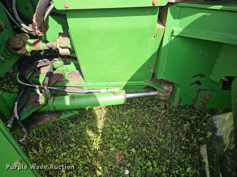 image for item DR8709 1991 John Deere 8560 4WD tractor