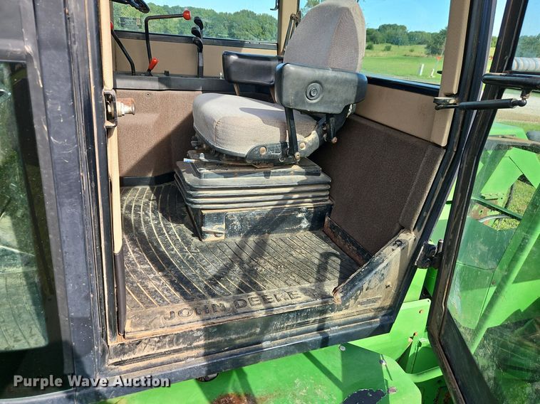 image for item DR8709 1991 John Deere 8560 4WD tractor