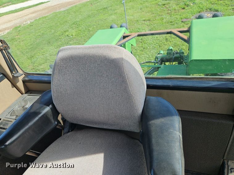 image for item DR8709 1991 John Deere 8560 4WD tractor