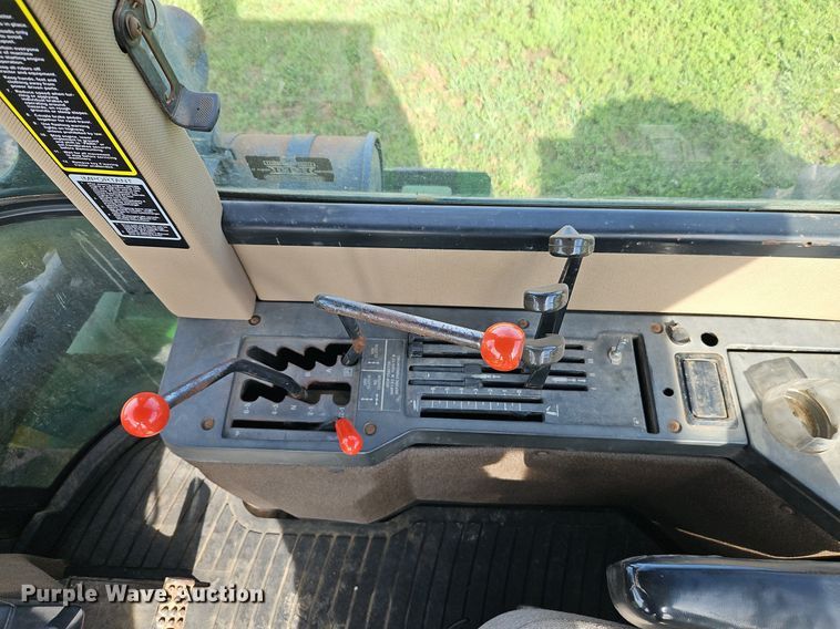 image for item DR8709 1991 John Deere 8560 4WD tractor