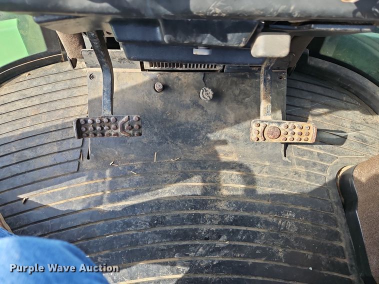 image for item DR8709 1991 John Deere 8560 4WD tractor