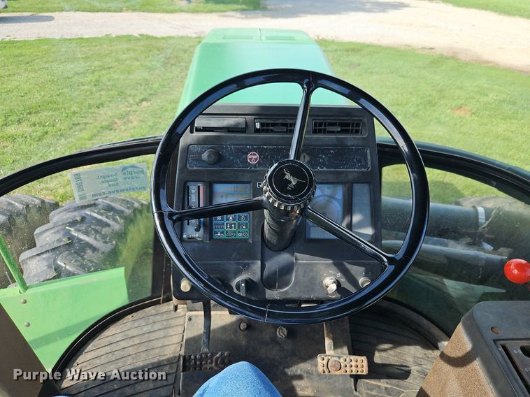 image for item DR8709 1991 John Deere 8560 4WD tractor