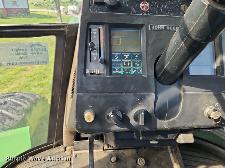 image for item DR8709 1991 John Deere 8560 4WD tractor
