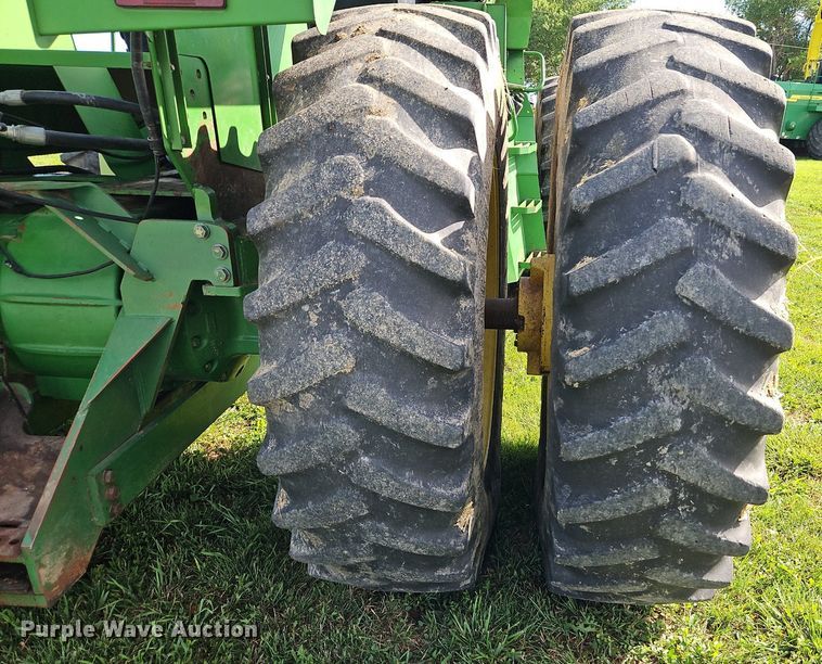 image for item DR8709 1991 John Deere 8560 4WD tractor