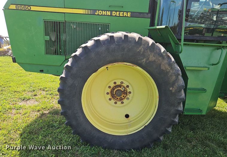 image for item DR8709 1991 John Deere 8560 4WD tractor