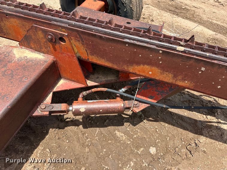 image for item DS6784 New Holland 85 bale conveyor