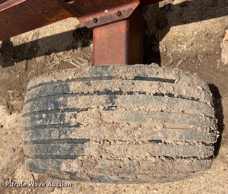 image for item DS6784 New Holland 85 bale conveyor