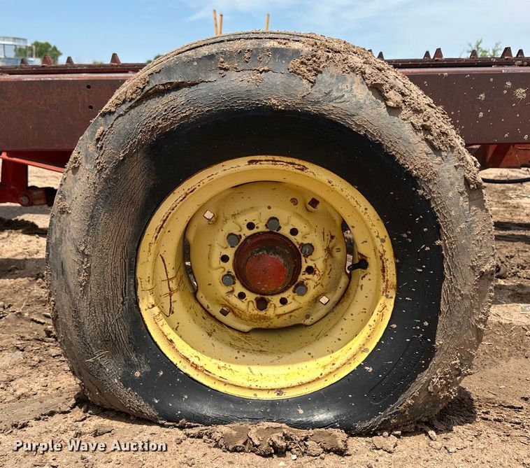 image for item DS6784 New Holland 85 bale conveyor