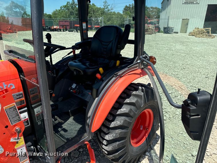 image for item DS7500 2021 Kubota  LX3310HSD MFWD tractor