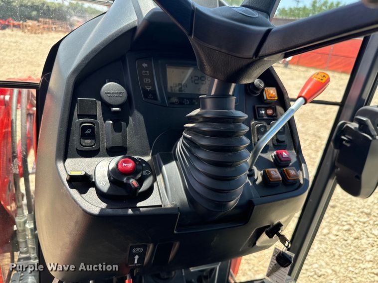 image for item DS7500 2021 Kubota  LX3310HSD MFWD tractor