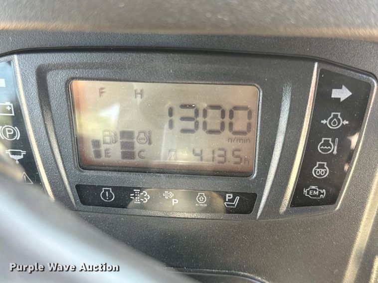 image for item DS7500 2021 Kubota  LX3310HSD MFWD tractor