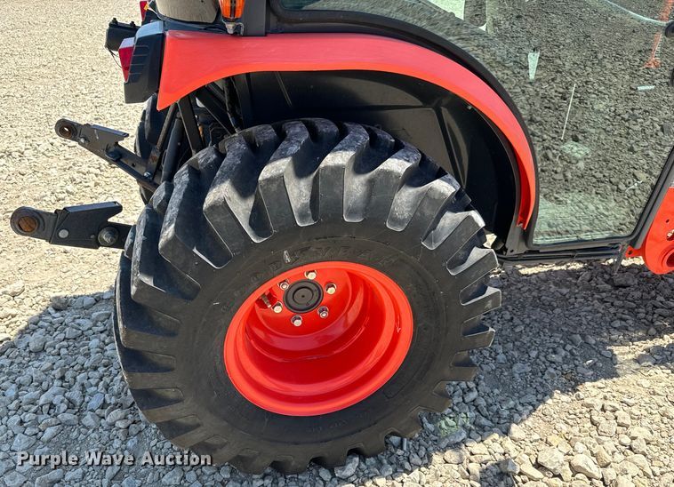image for item DS7500 2021 Kubota  LX3310HSD MFWD tractor