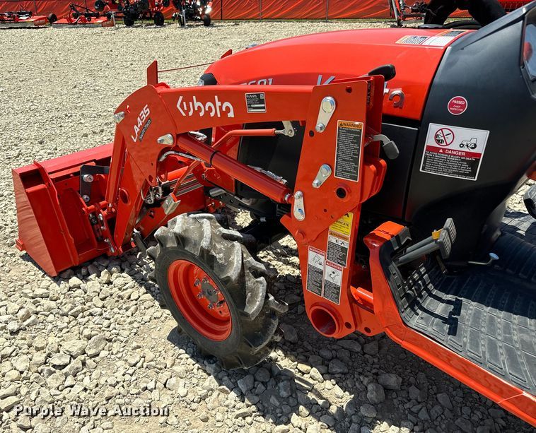 image for item DS7501 2021 Kubota  B2601HSD MFWD tractor