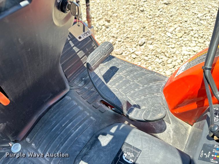 image for item DS7501 2021 Kubota  B2601HSD MFWD tractor