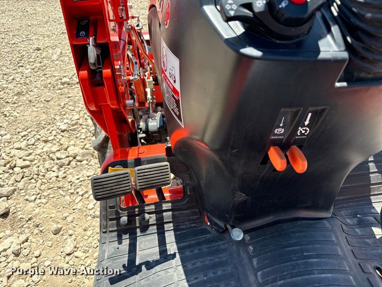 image for item DS7501 2021 Kubota  B2601HSD MFWD tractor