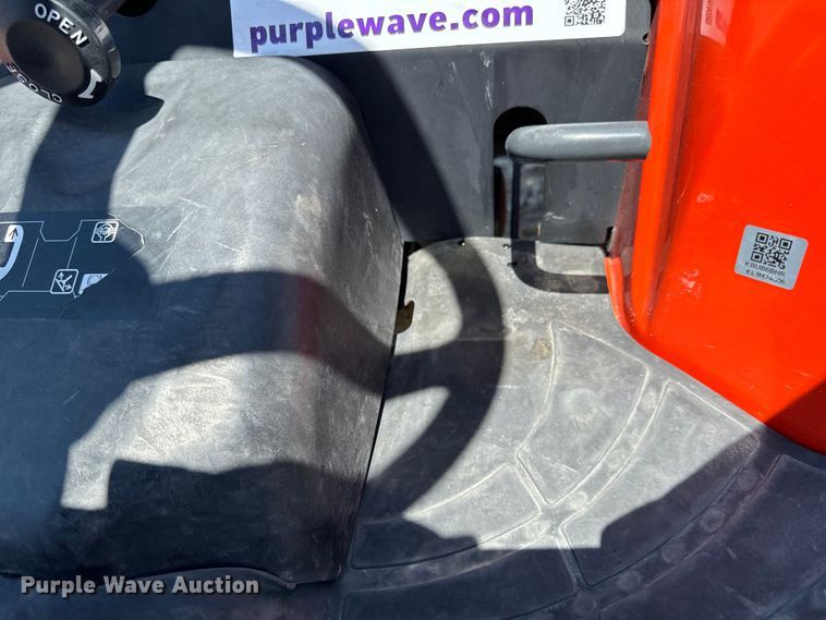 image for item DS7501 2021 Kubota  B2601HSD MFWD tractor