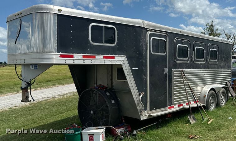 image for item DX0783 2001 Featherlite 9941 horse trailer