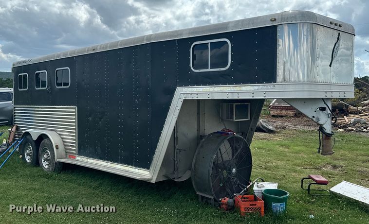 image for item DX0783 2001 Featherlite 9941 horse trailer