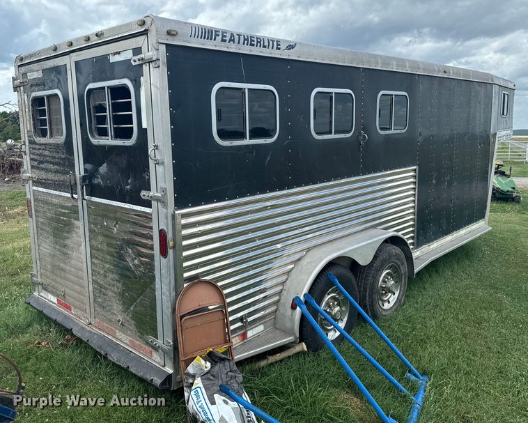 image for item DX0783 2001 Featherlite 9941 horse trailer
