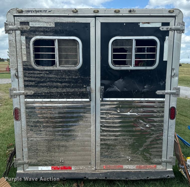 image for item DX0783 2001 Featherlite 9941 horse trailer