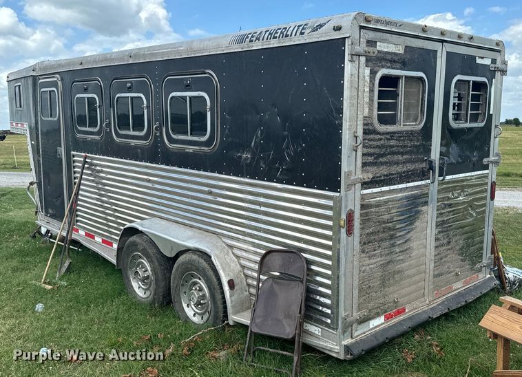 image for item DX0783 2001 Featherlite 9941 horse trailer