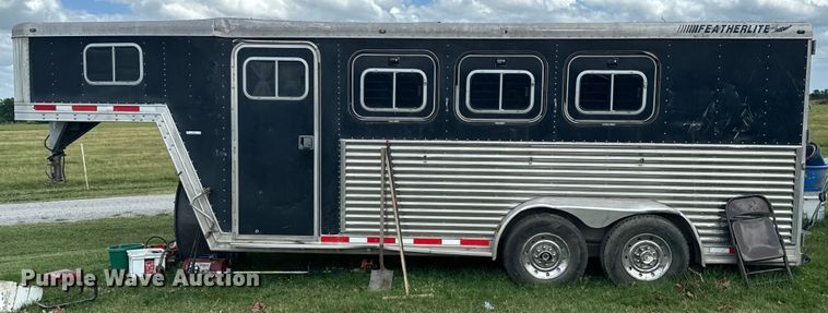 image for item DX0783 2001 Featherlite 9941 horse trailer